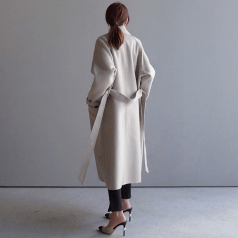 Casaco Feminino Longo de Lã Batida Ribera: Elegância para Encarar o Frio com Estilo