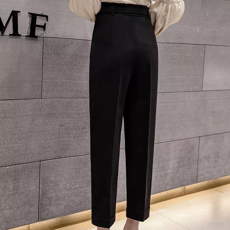 Calça Slim de Alfaiataria com Cinto Ceinture: Elegância e Versatilidade em Uma Única Peça