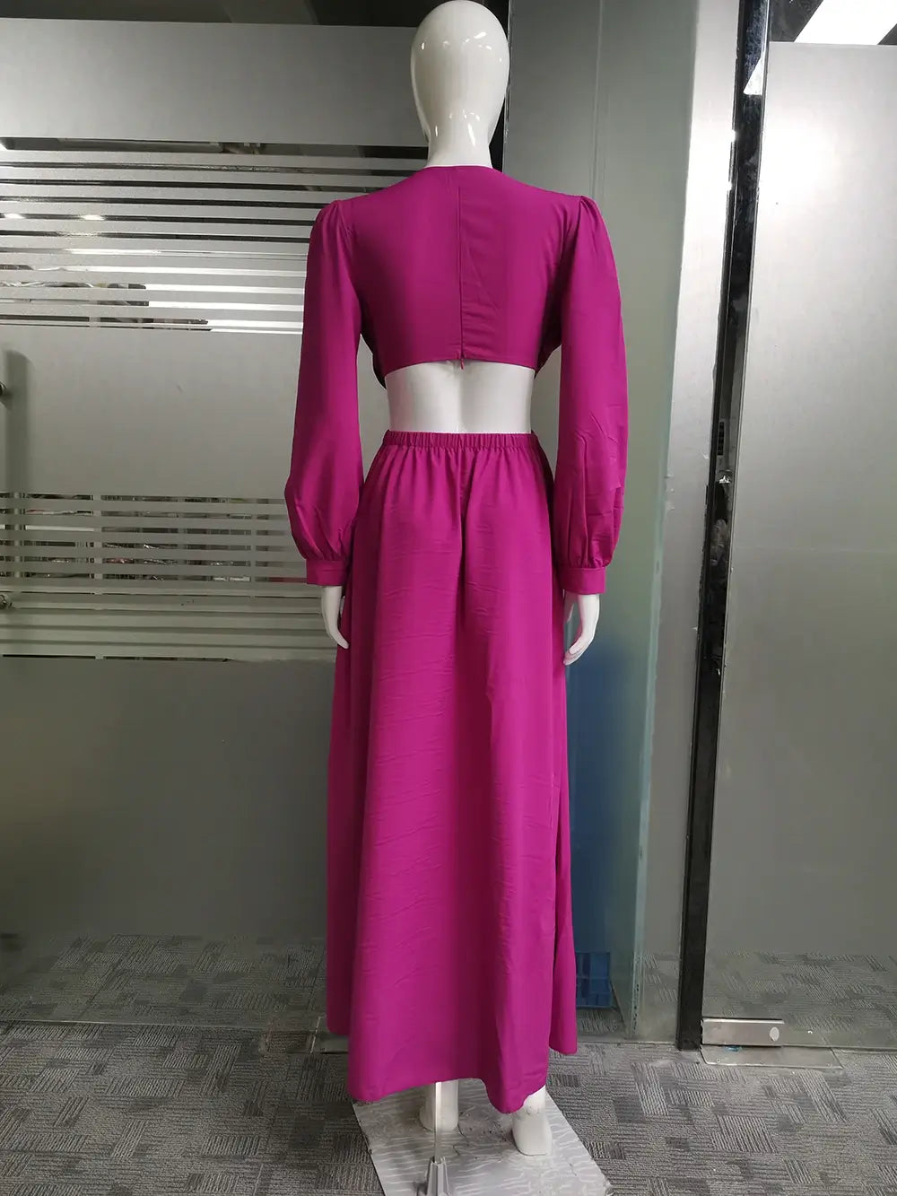 Vestido Parion: Elegância e Ousadia em Cada Detalhe