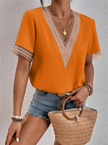 Blusa Decote V com Bordado Lírio