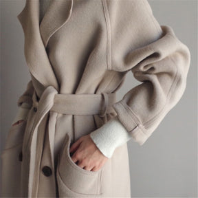 Casaco Feminino Longo de Lã Batida Ribera: Elegância para Encarar o Frio com Estilo