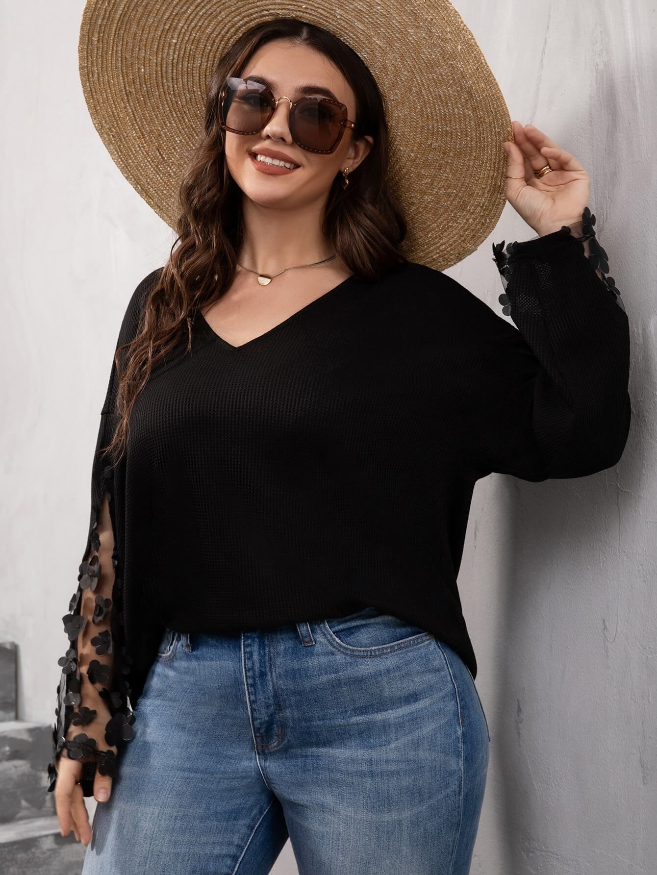 Blusa Casual Petit - Plus Size: Romantismo e Estilo em uma Única Peça