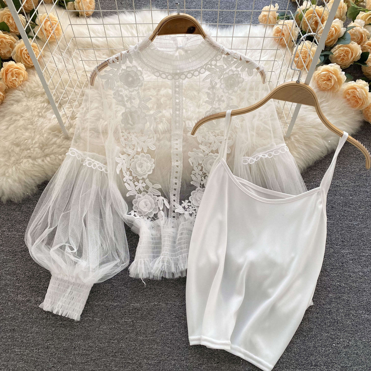 Blusa de Tule com Detalhes Bordados Priene