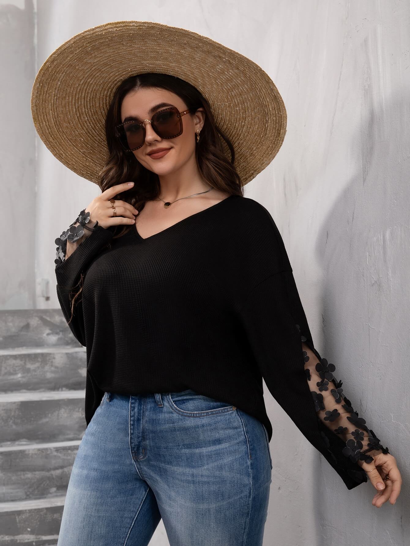 Blusa Casual Petit - Plus Size: Romantismo e Estilo em uma Única Peça