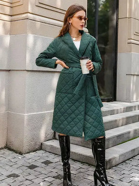 Casaco Feminino Parka Alongado Stylish: Estilo e Conforto para o Seu Dia a Dia